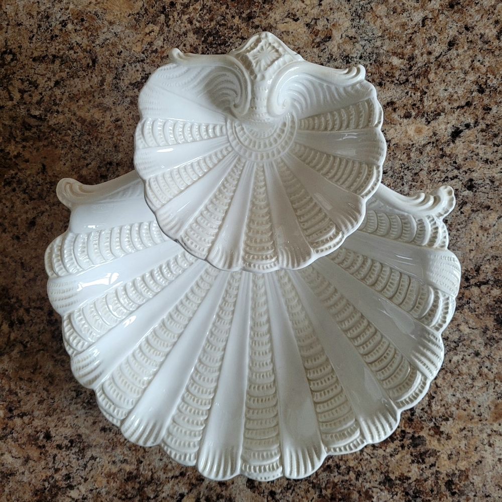 Lenox BUTLER'S PANTRY 2-Tier Embossed Seashell Design Server - Picture 2 of 10